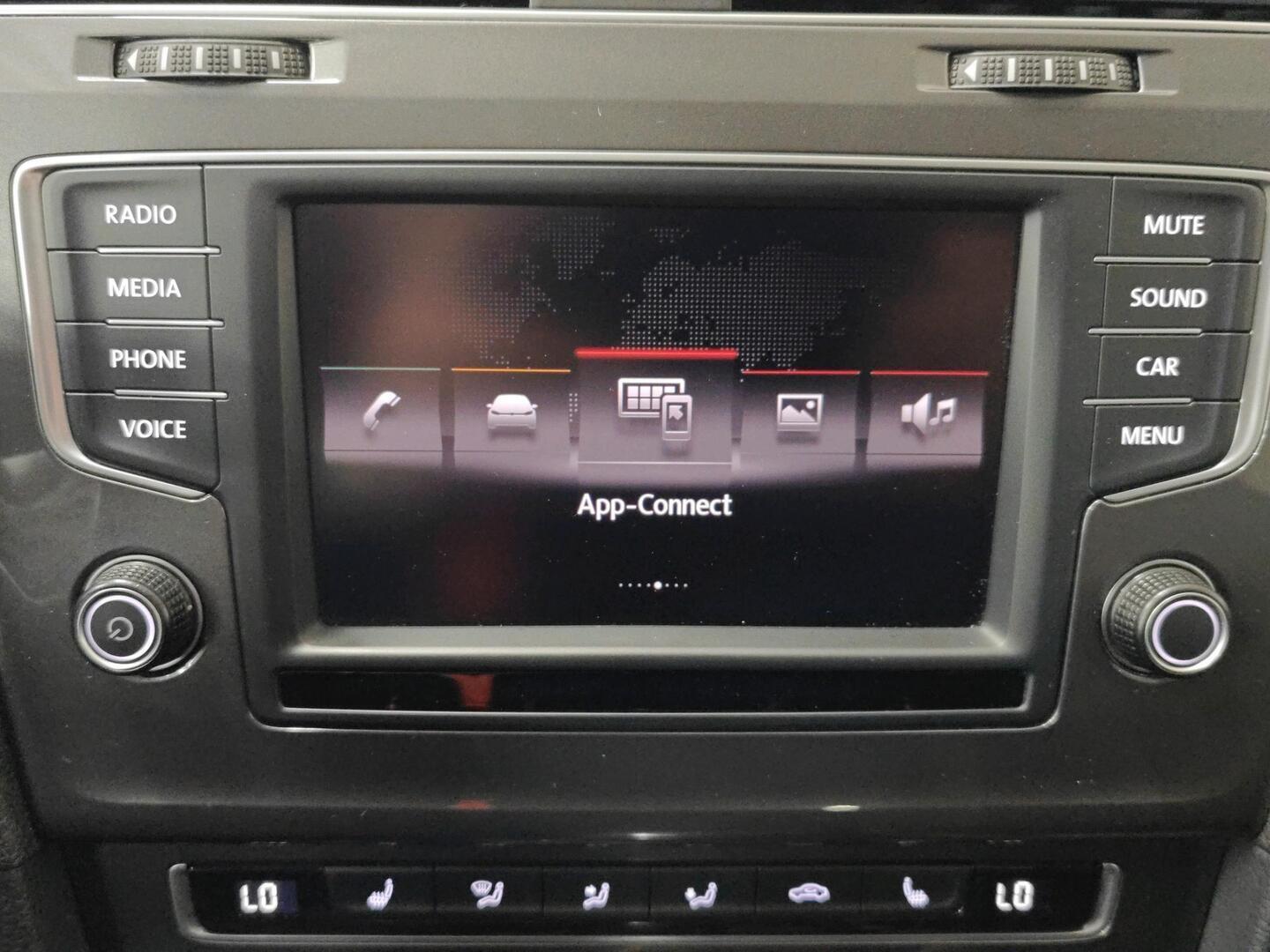 VOLKSWAGEN Golf 2016