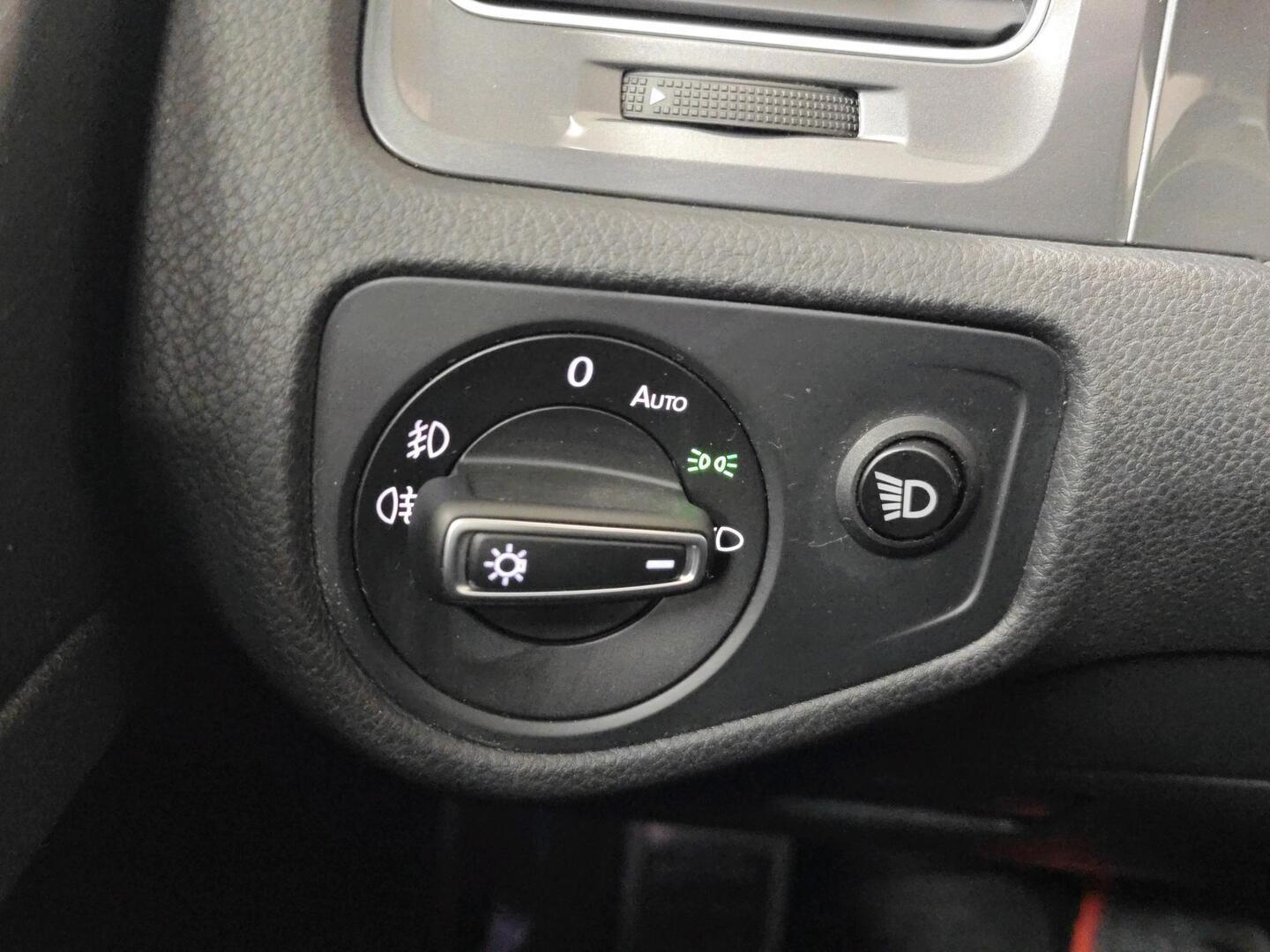 VOLKSWAGEN Golf 2016