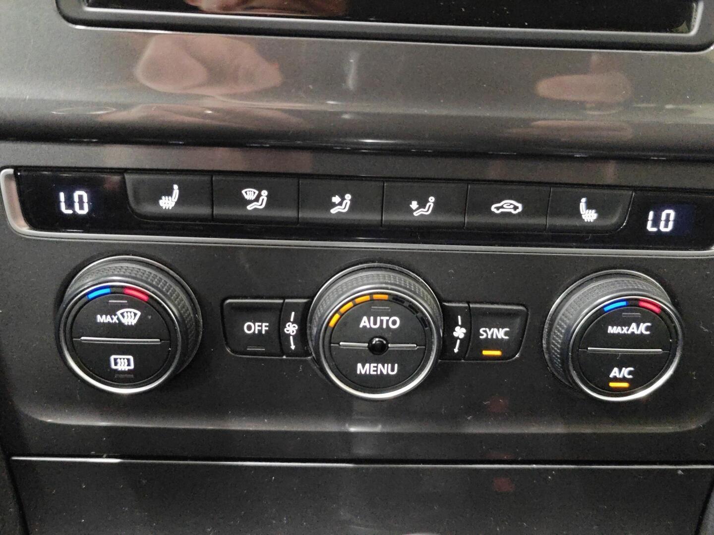 VOLKSWAGEN Golf 2016