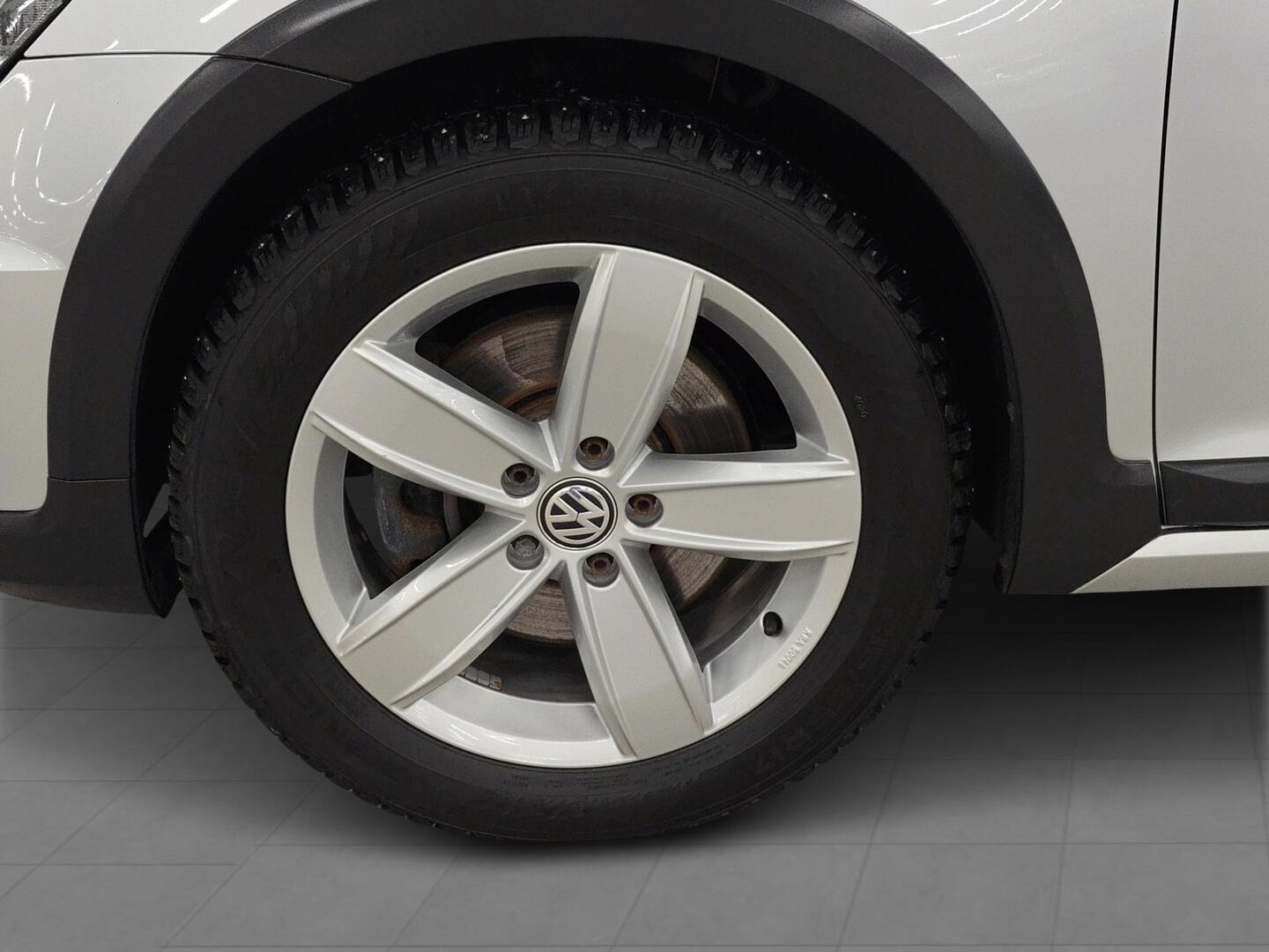 VOLKSWAGEN Golf 2016