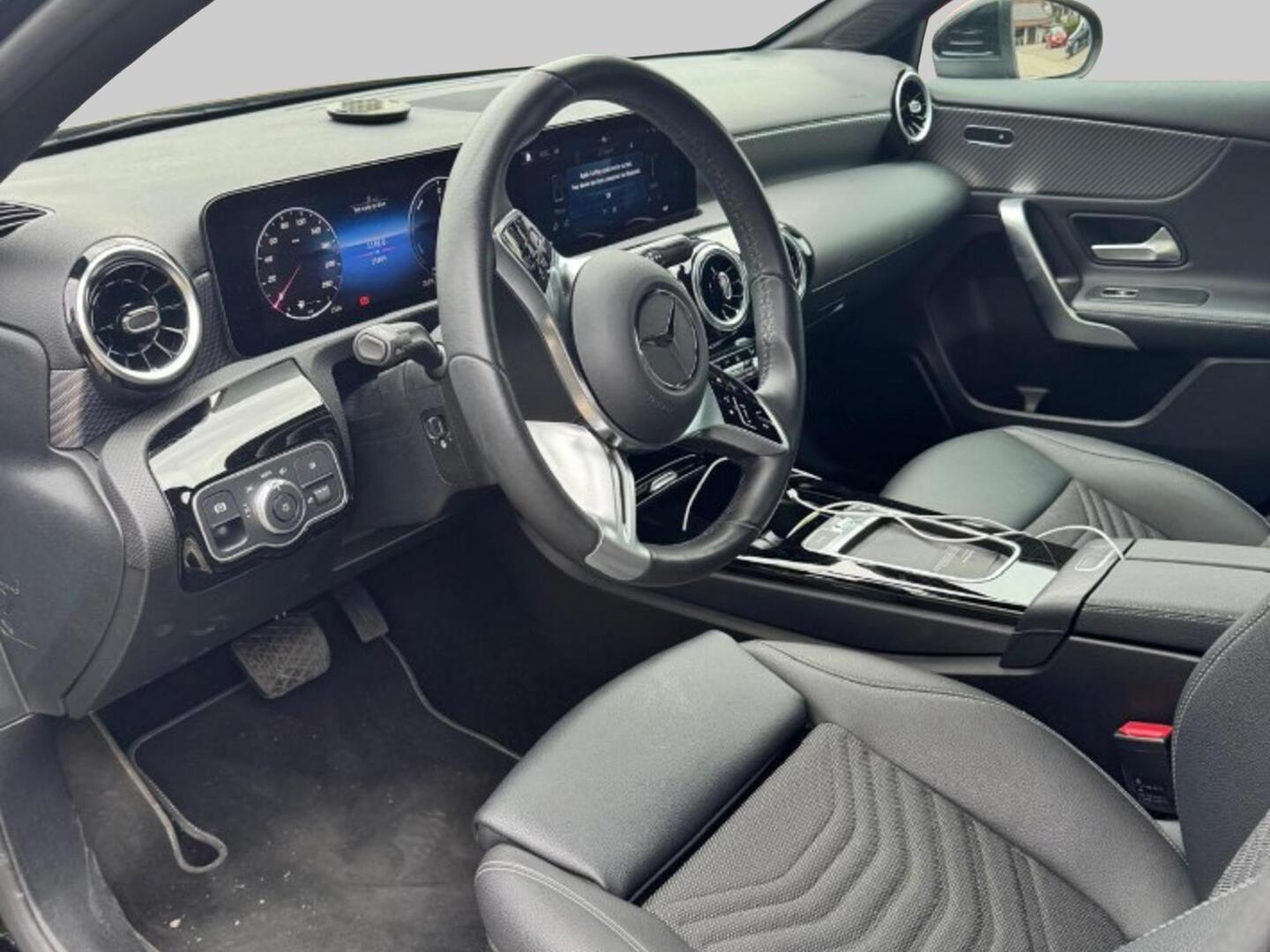 MERCEDES-BENZ A 2024