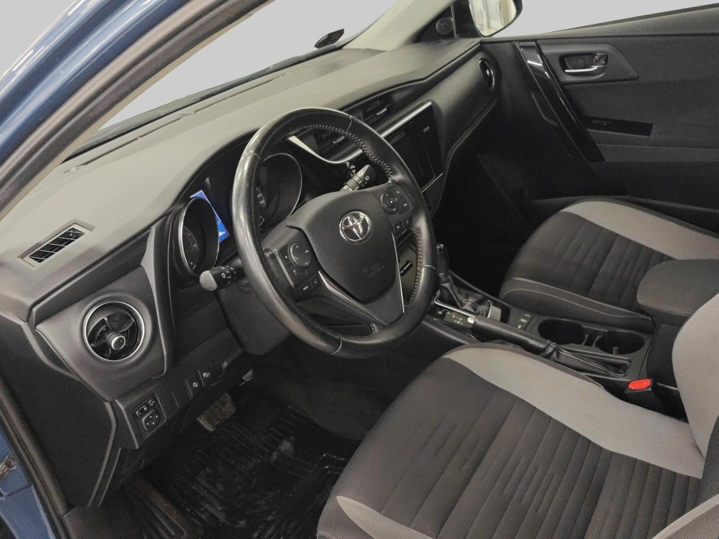 TOYOTA Auris 2016
