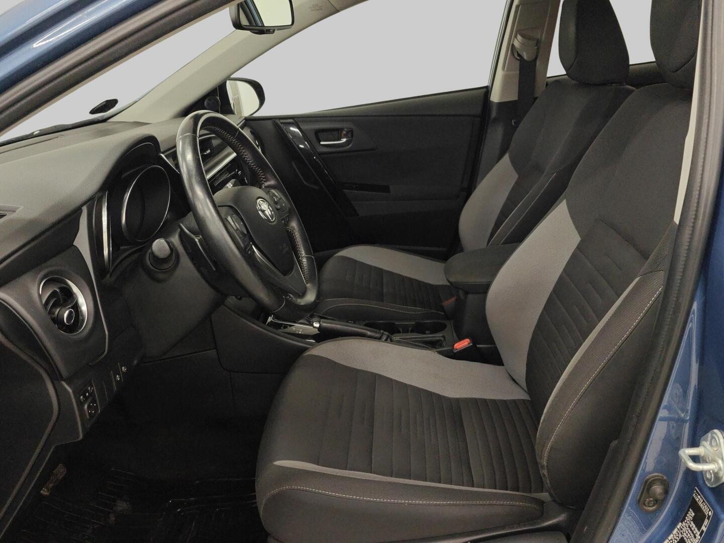TOYOTA Auris 2016