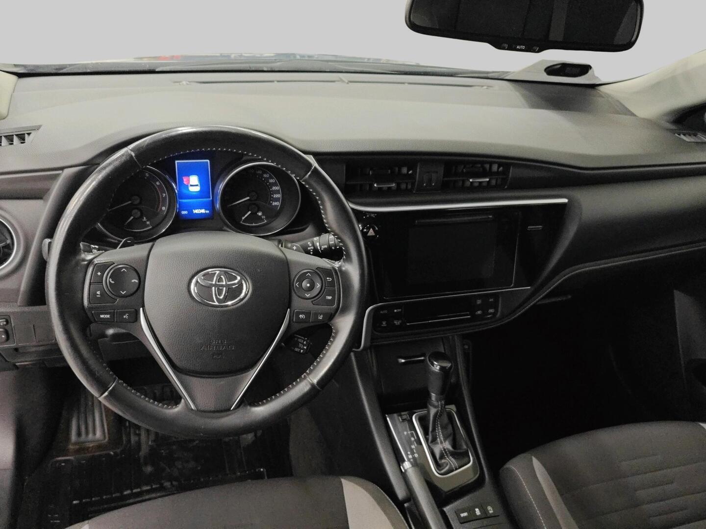 TOYOTA Auris 2016