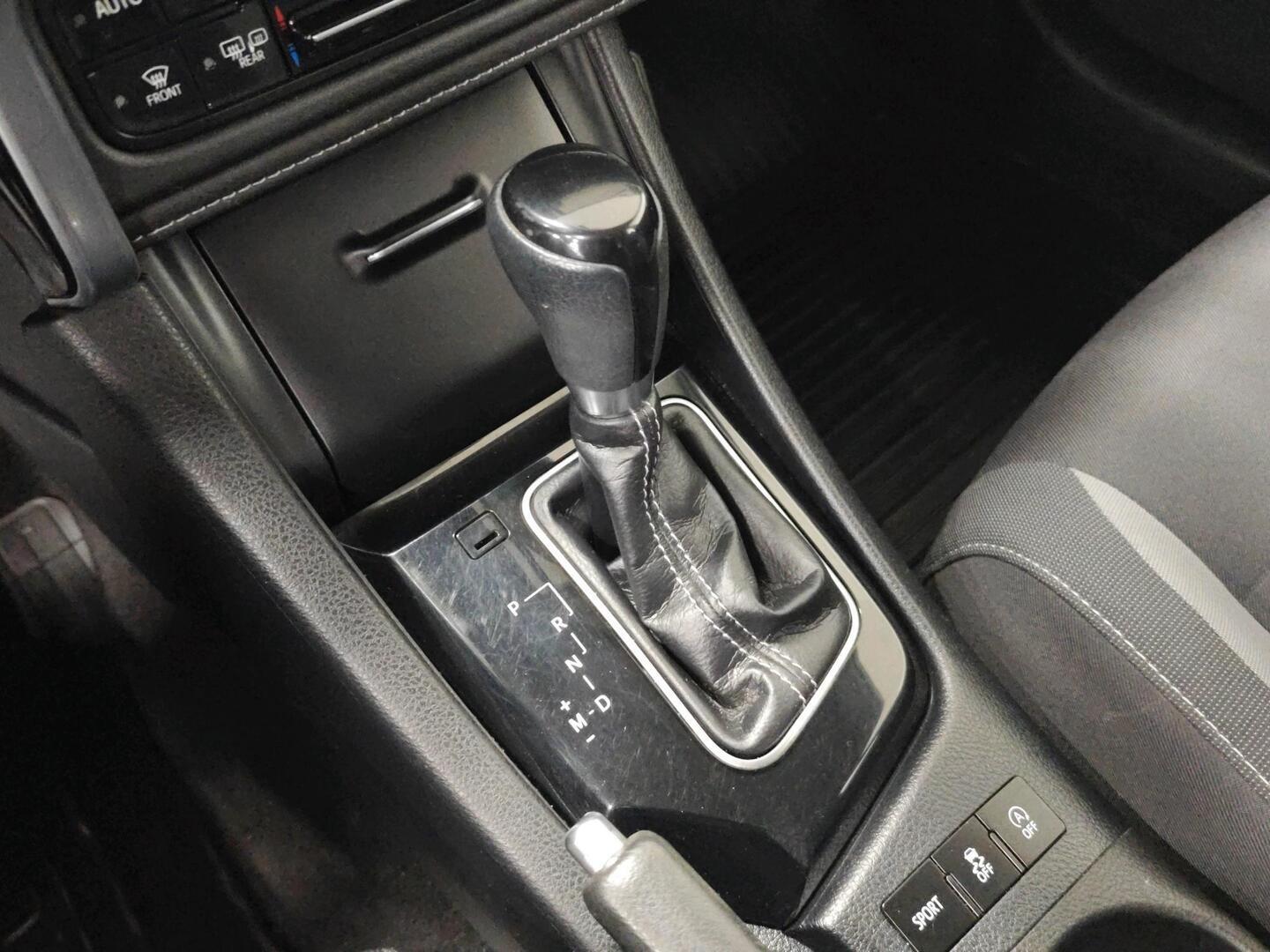 TOYOTA Auris 2016