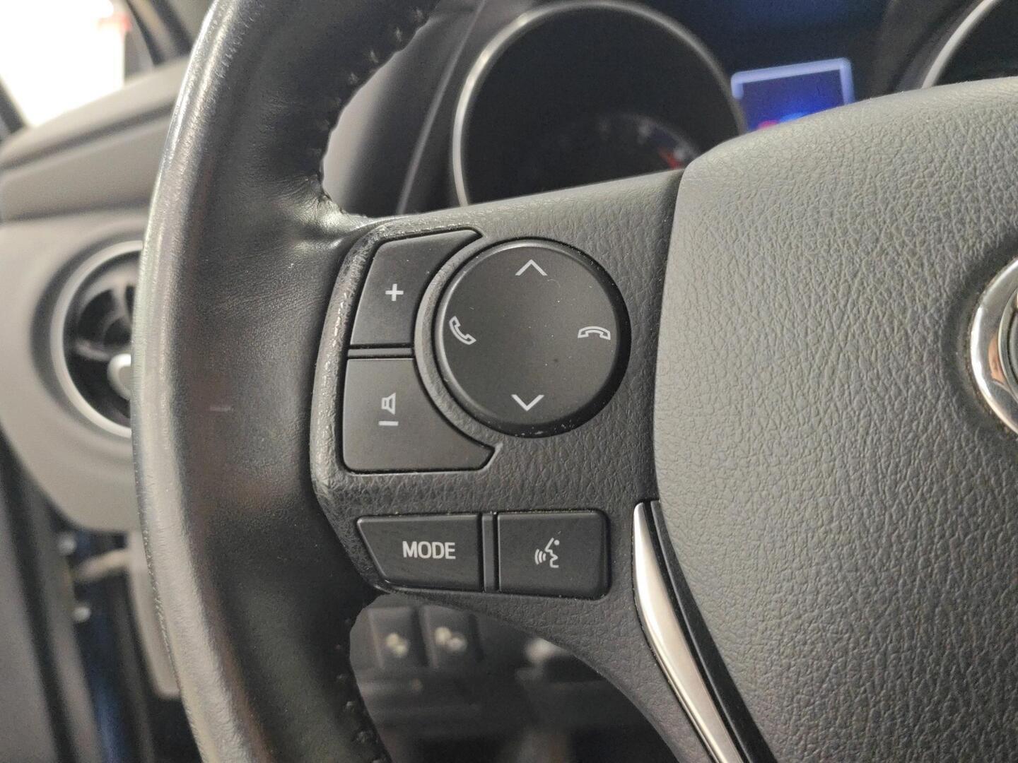 TOYOTA Auris 2016