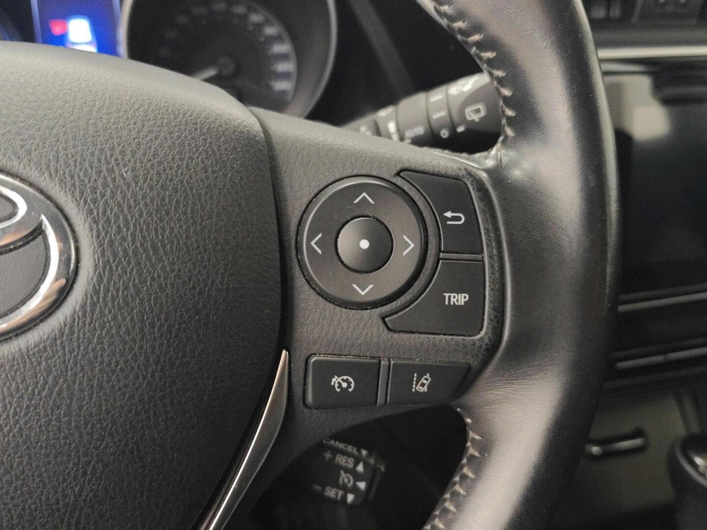 TOYOTA Auris 2016