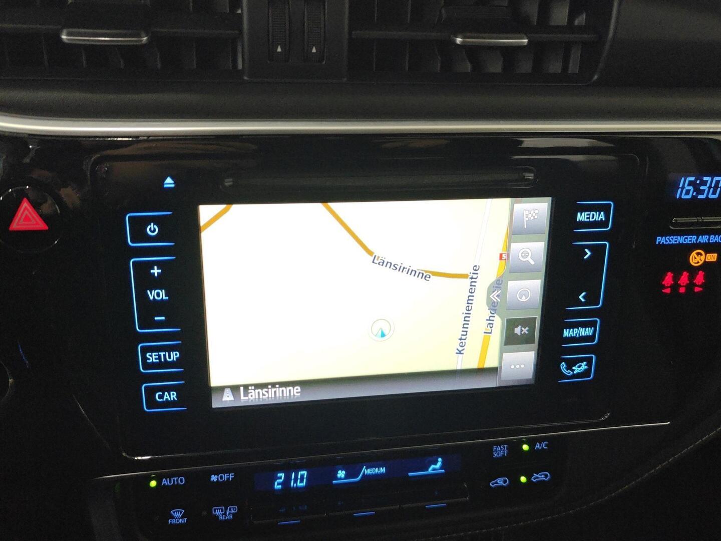 TOYOTA Auris 2016