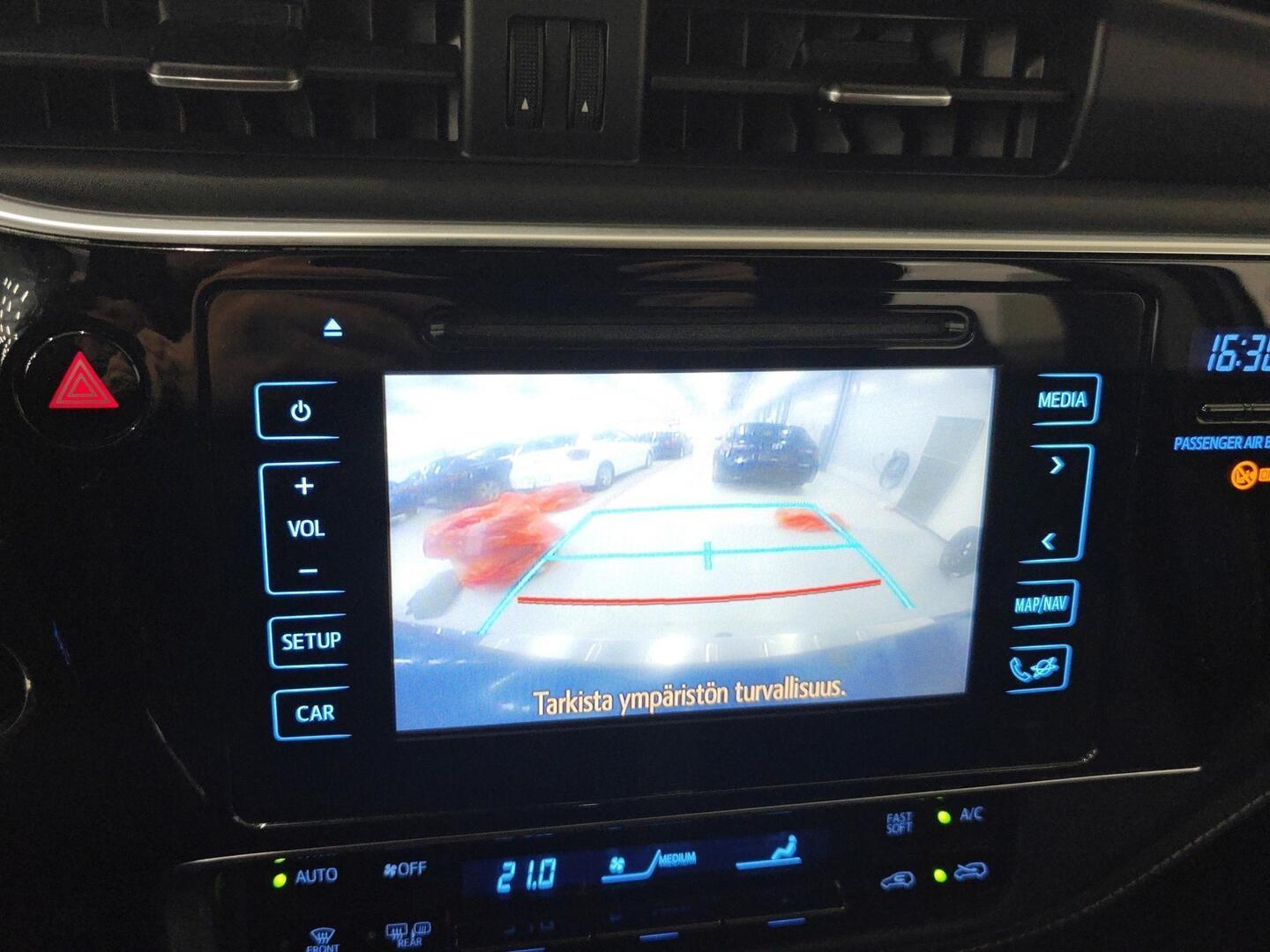 TOYOTA Auris 2016