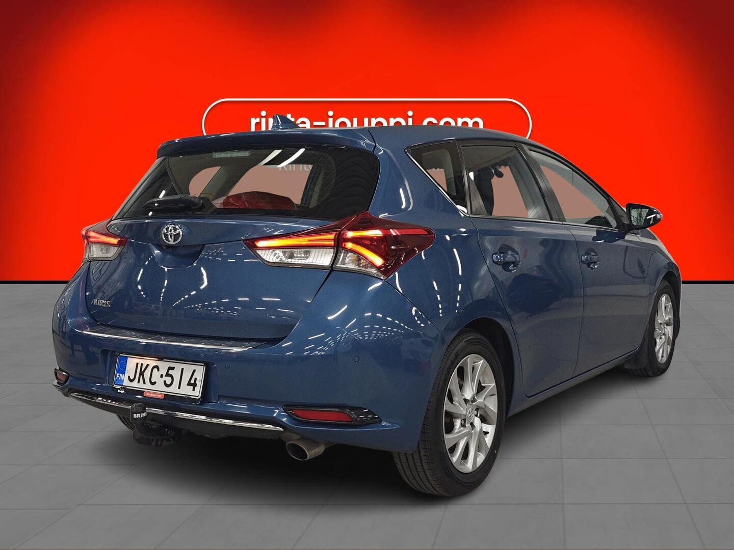 TOYOTA Auris 2016