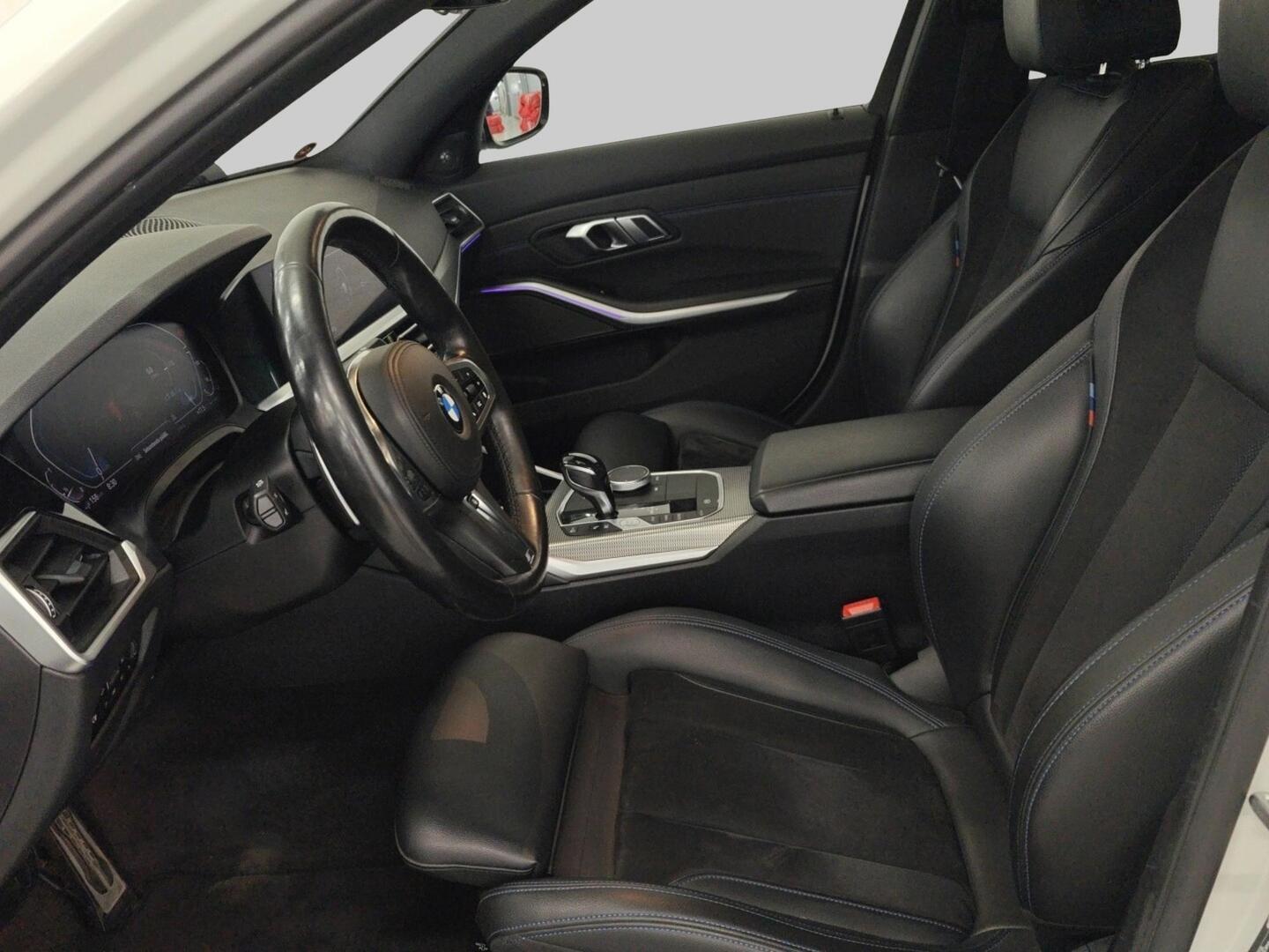 BMW 330 2019