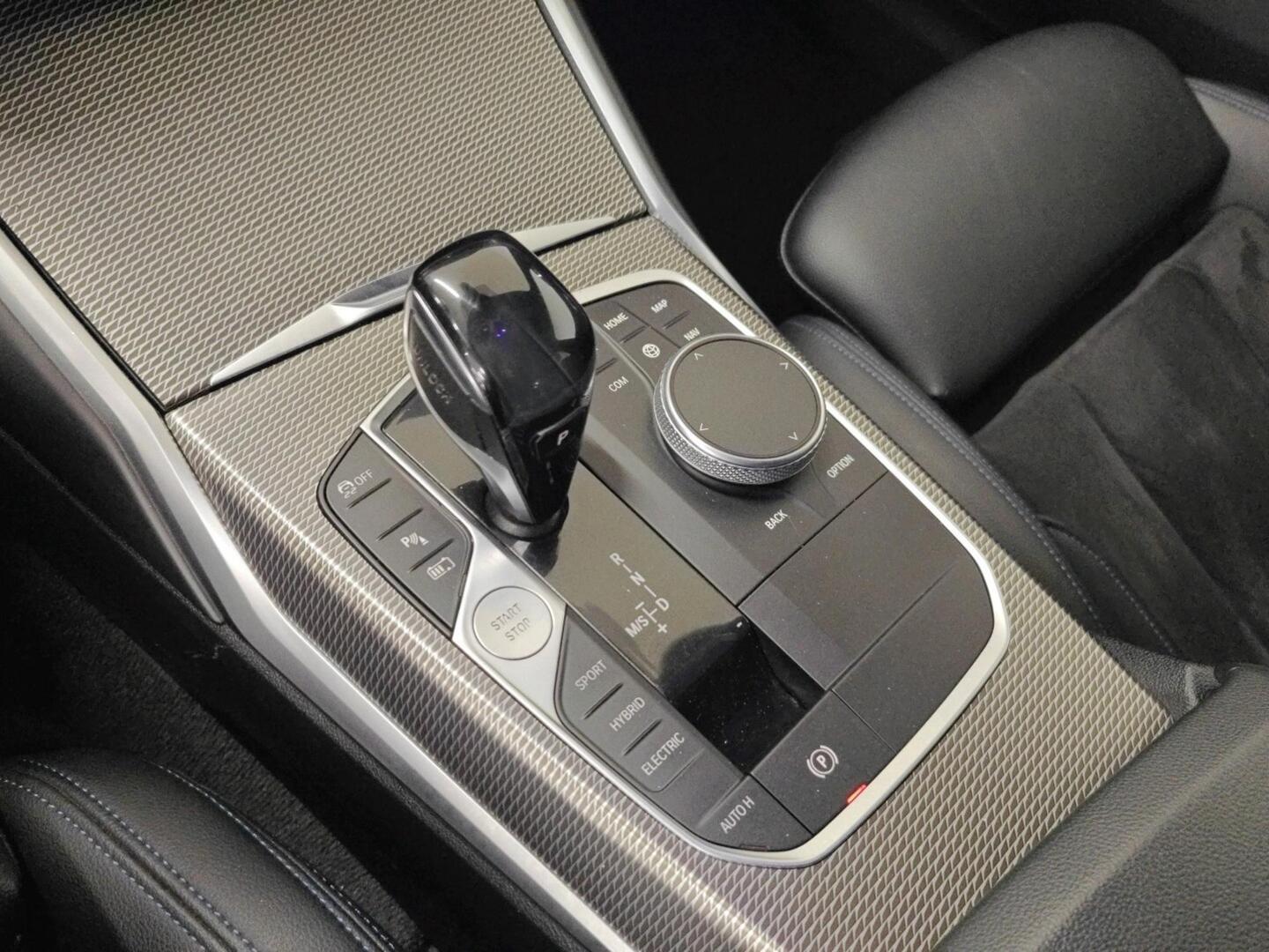 BMW 330 2019
