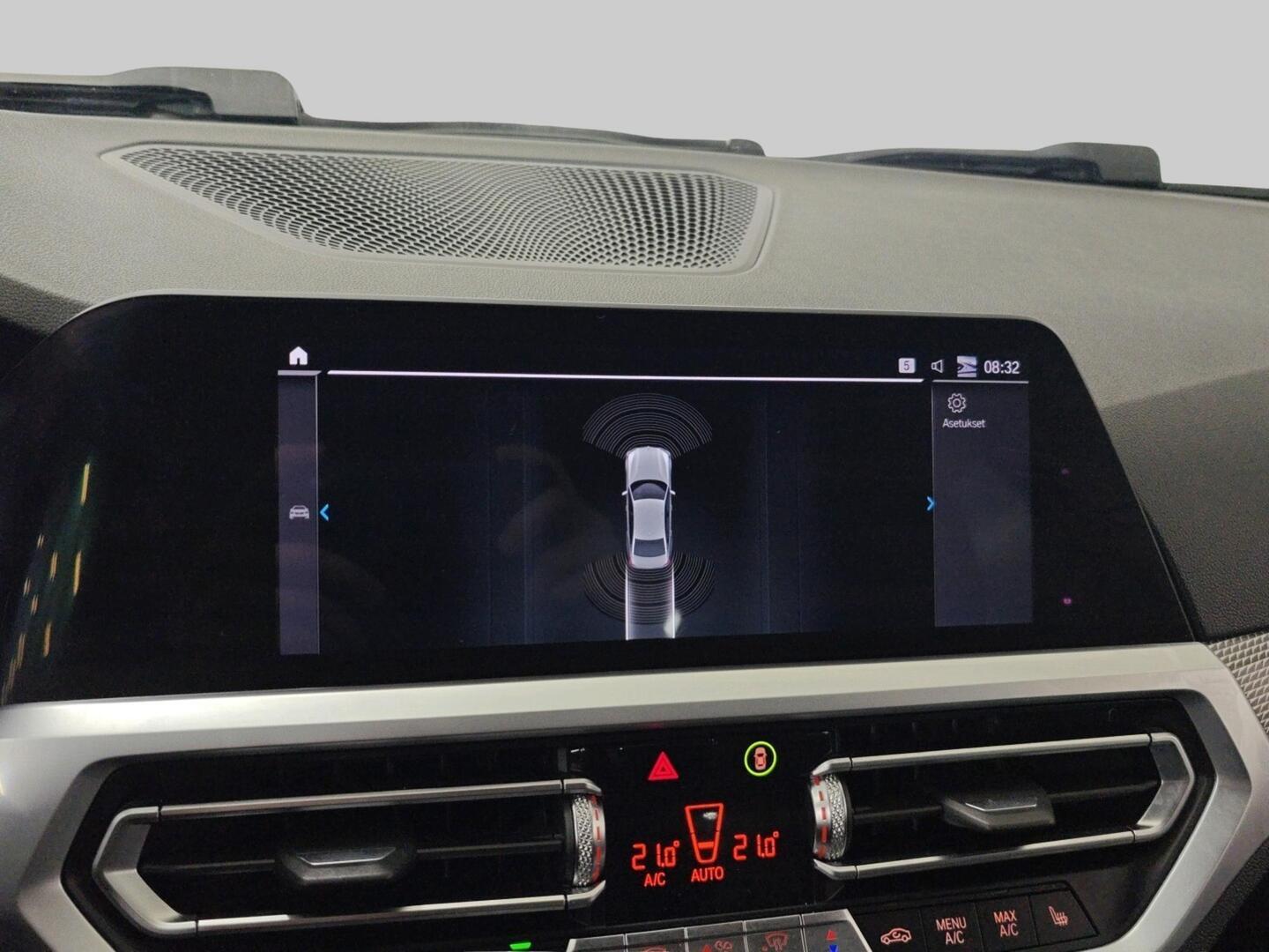BMW 330 2019