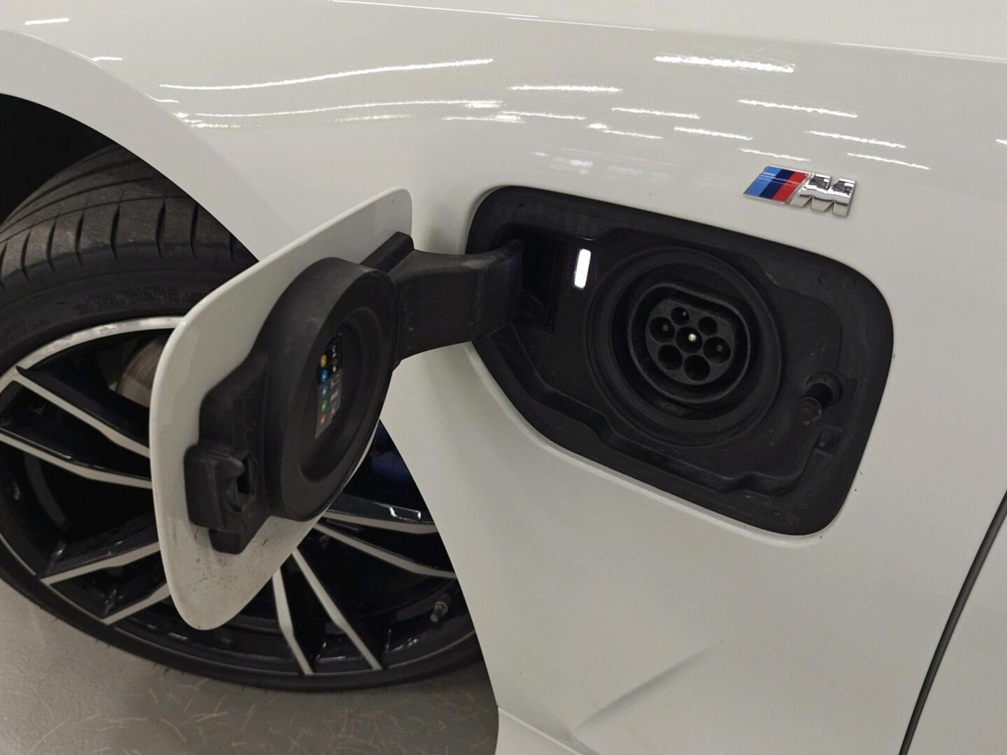 BMW 330 2019