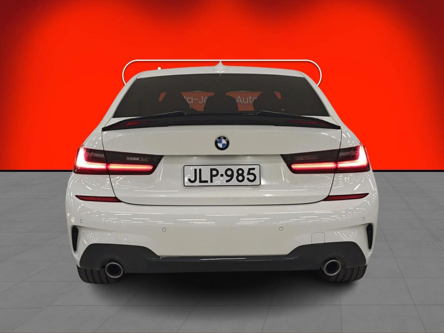 BMW 330 2019