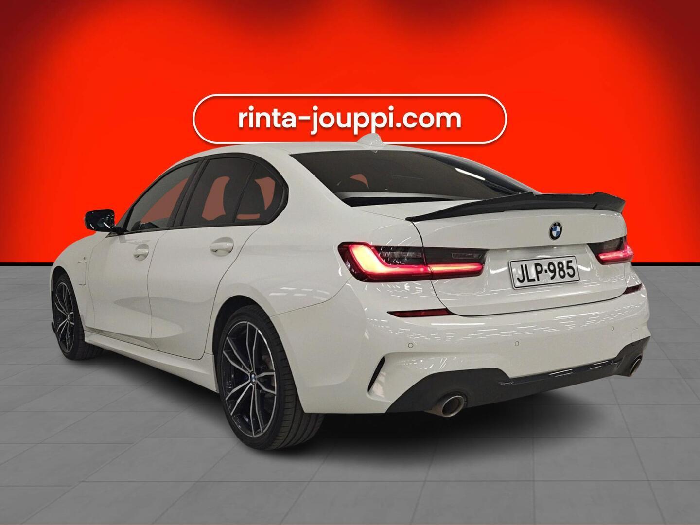 BMW 330 2019