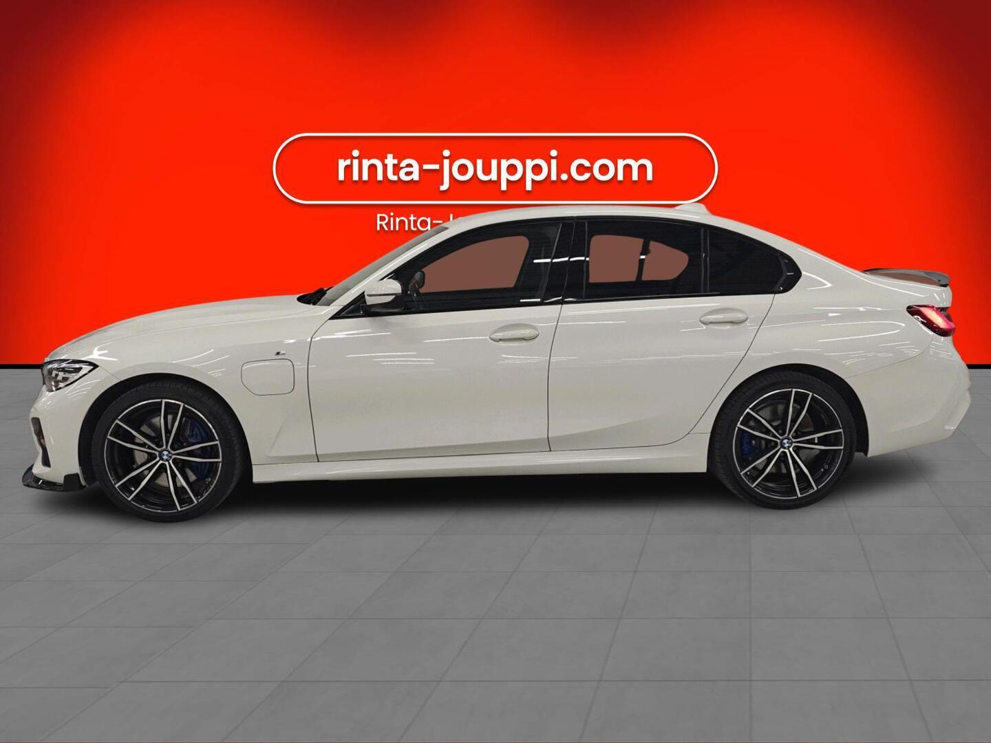 BMW 330 2019