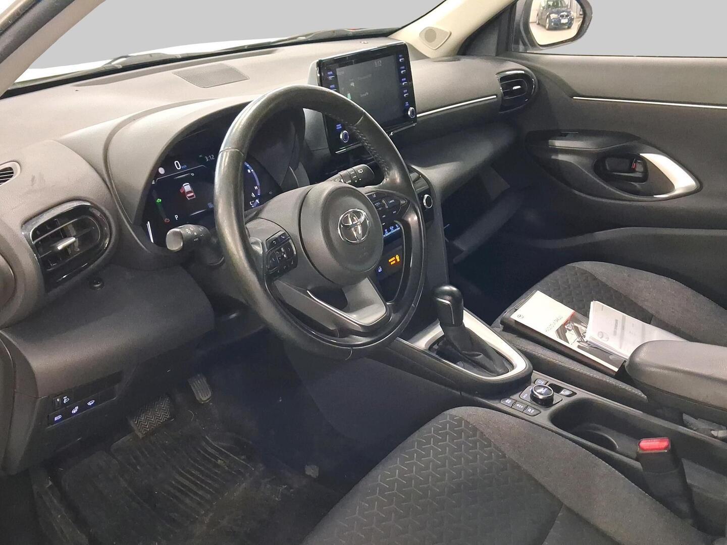 TOYOTA Yaris Cross 2023