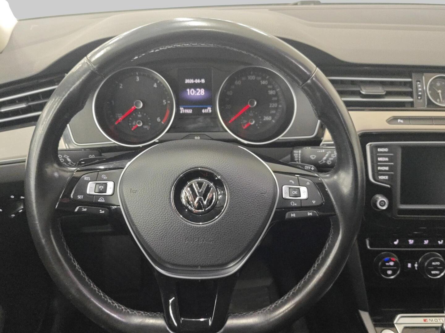 VOLKSWAGEN Passat 2017