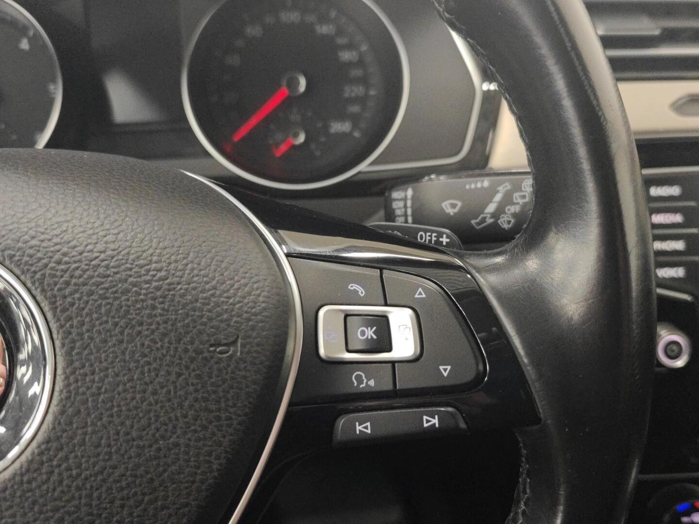 VOLKSWAGEN Passat 2017