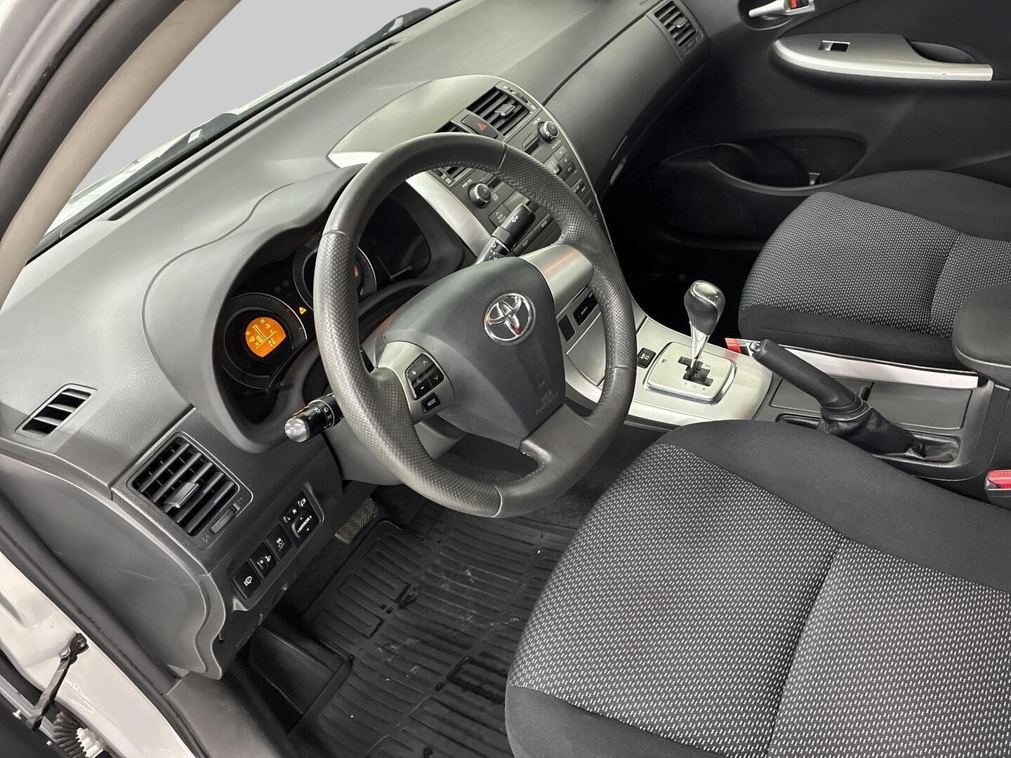 TOYOTA Corolla 2011