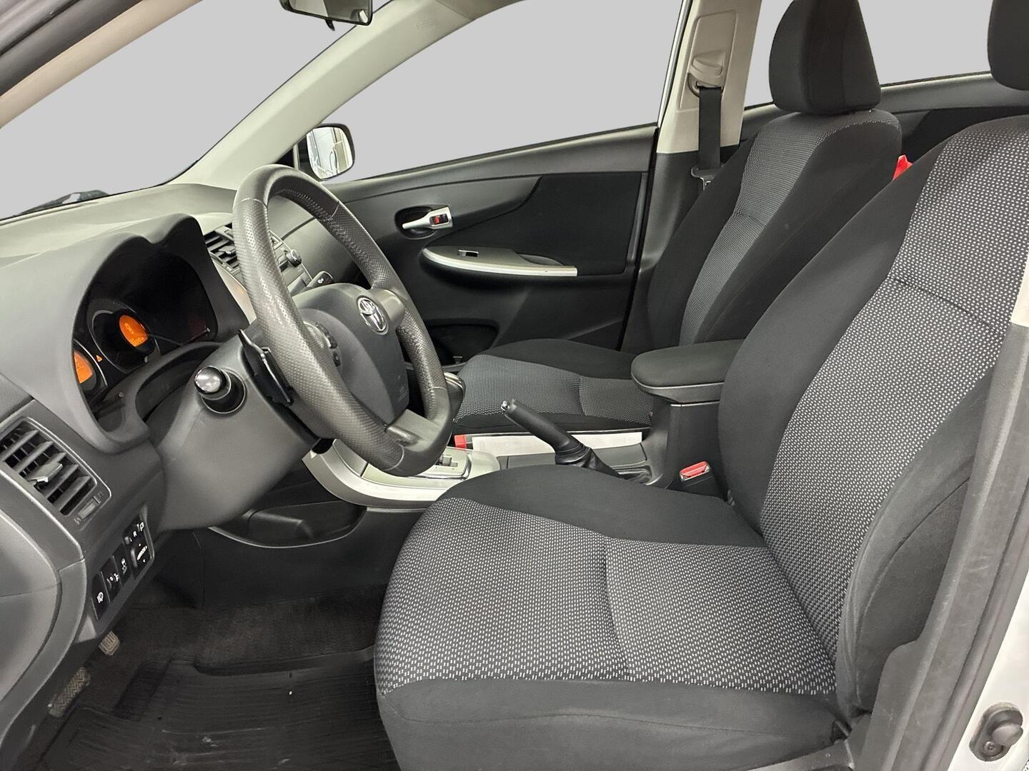 TOYOTA Corolla 2011
