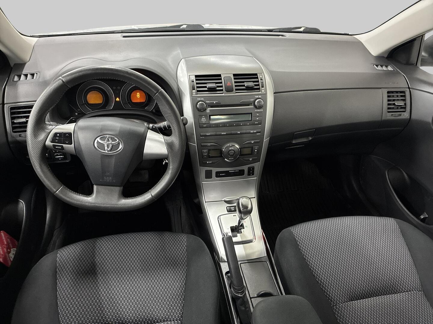 TOYOTA Corolla 2011