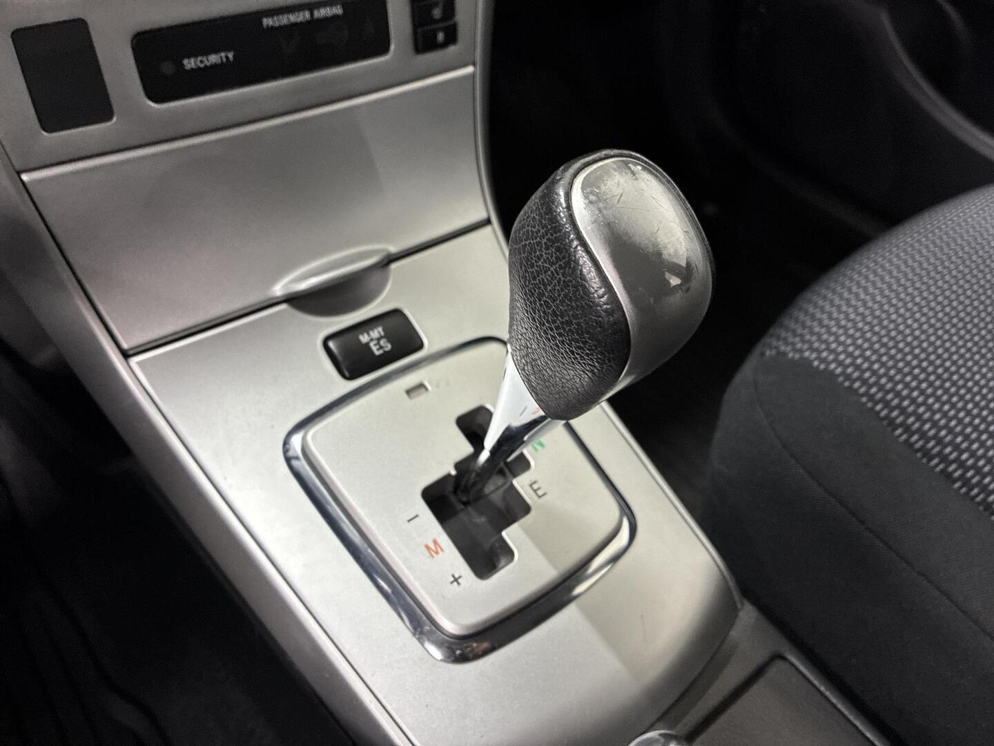 TOYOTA Corolla 2011