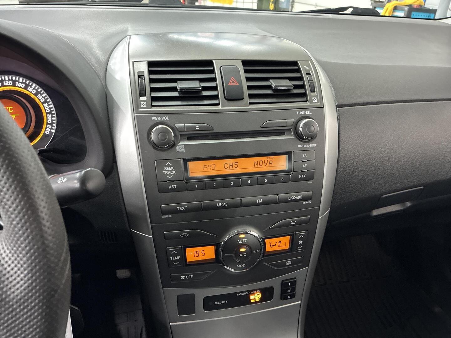 TOYOTA Corolla 2011