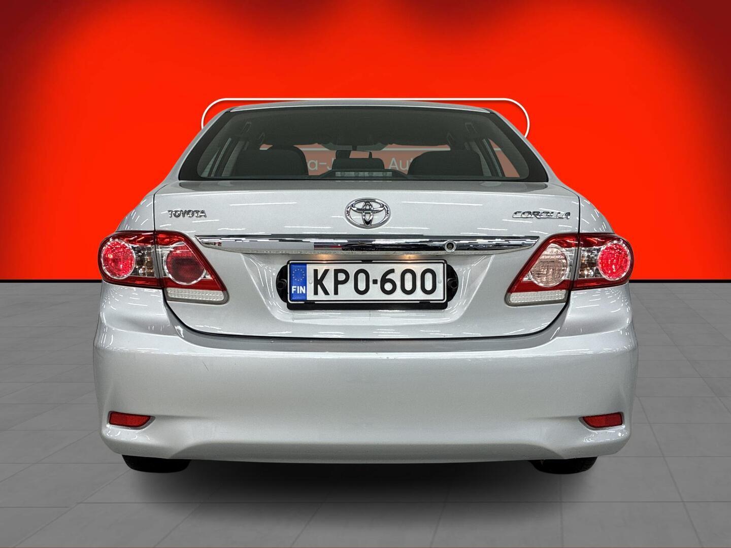 TOYOTA Corolla 2011