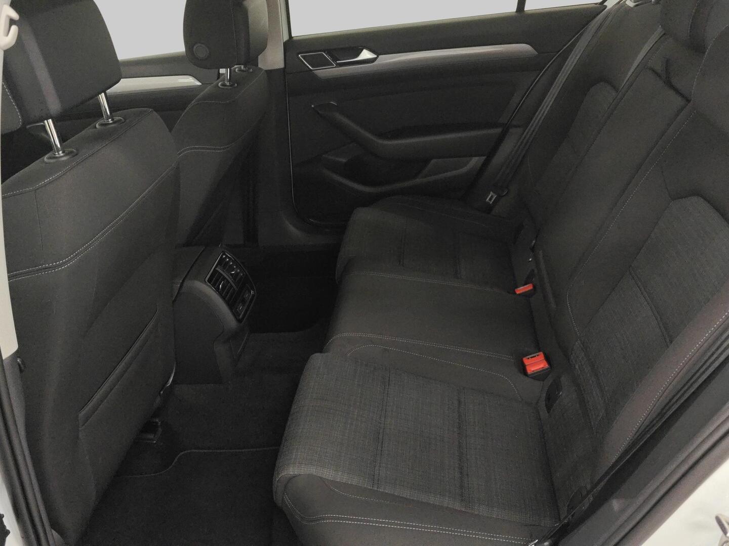 VOLKSWAGEN Passat 2019