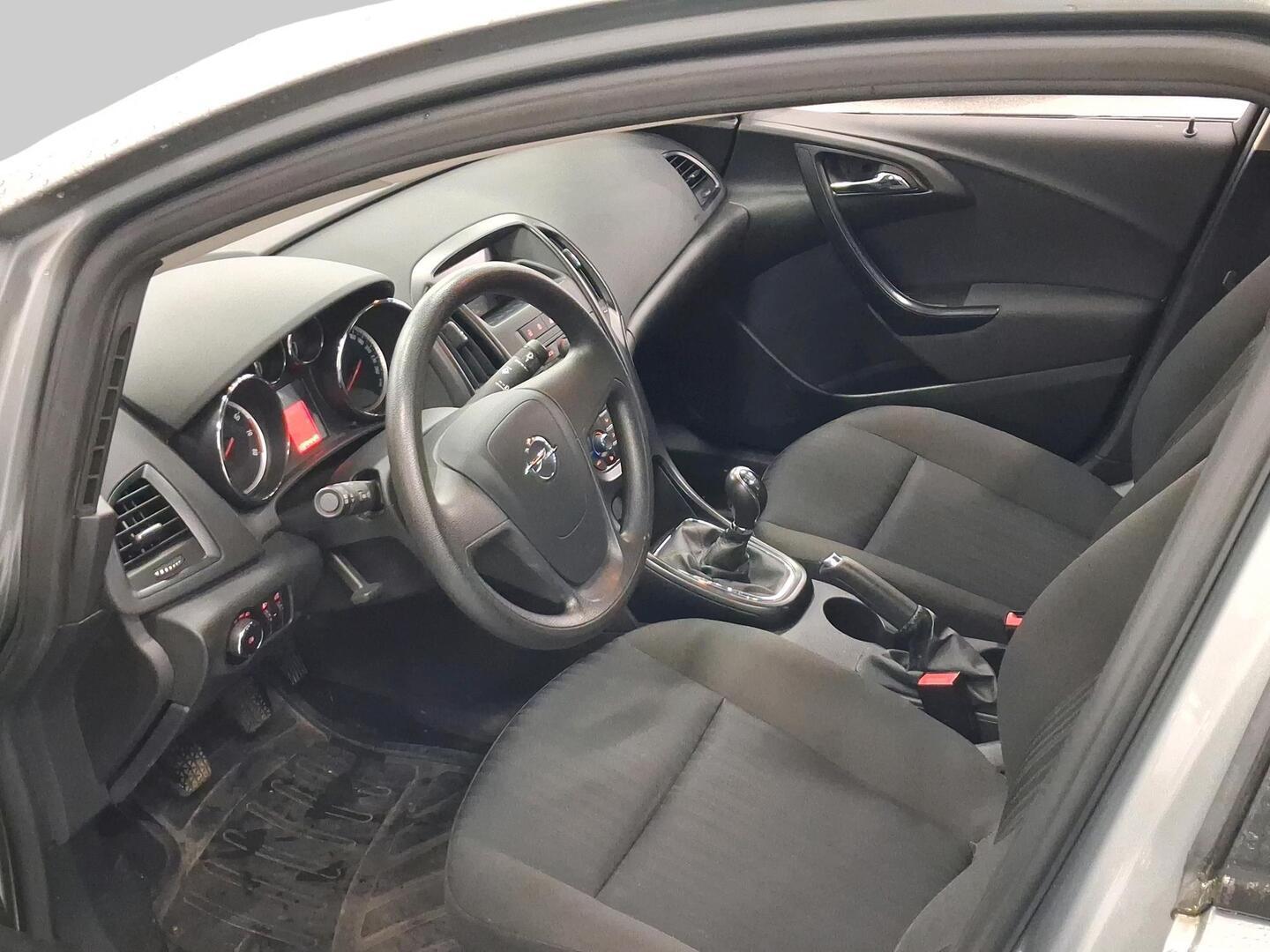 OPEL Astra 2012