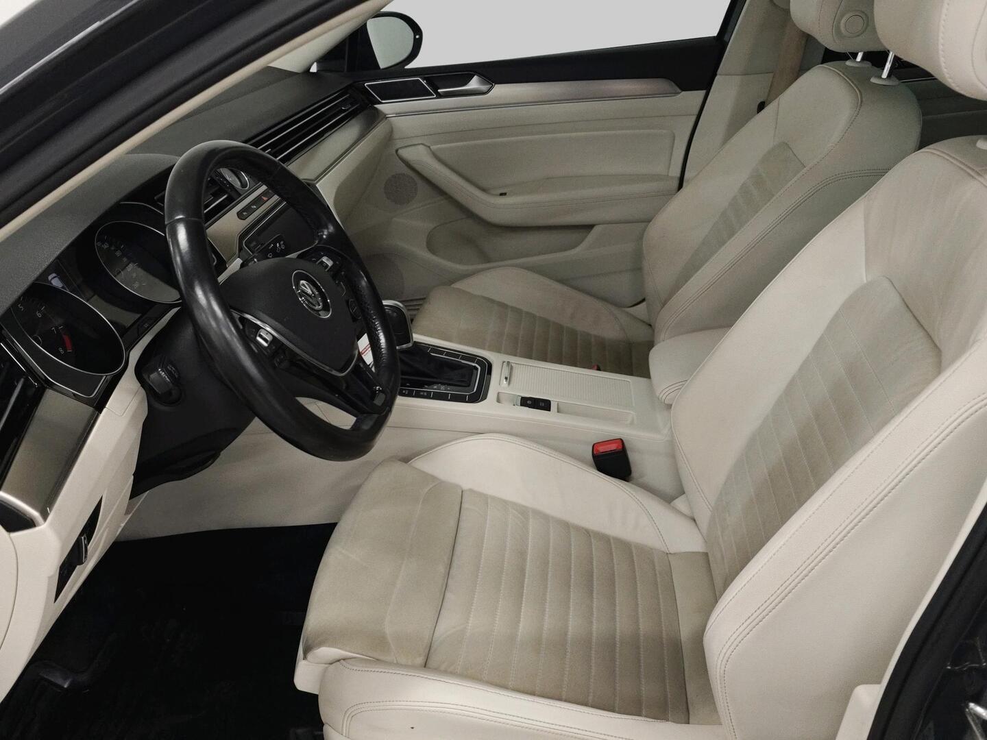 VOLKSWAGEN Passat 2016