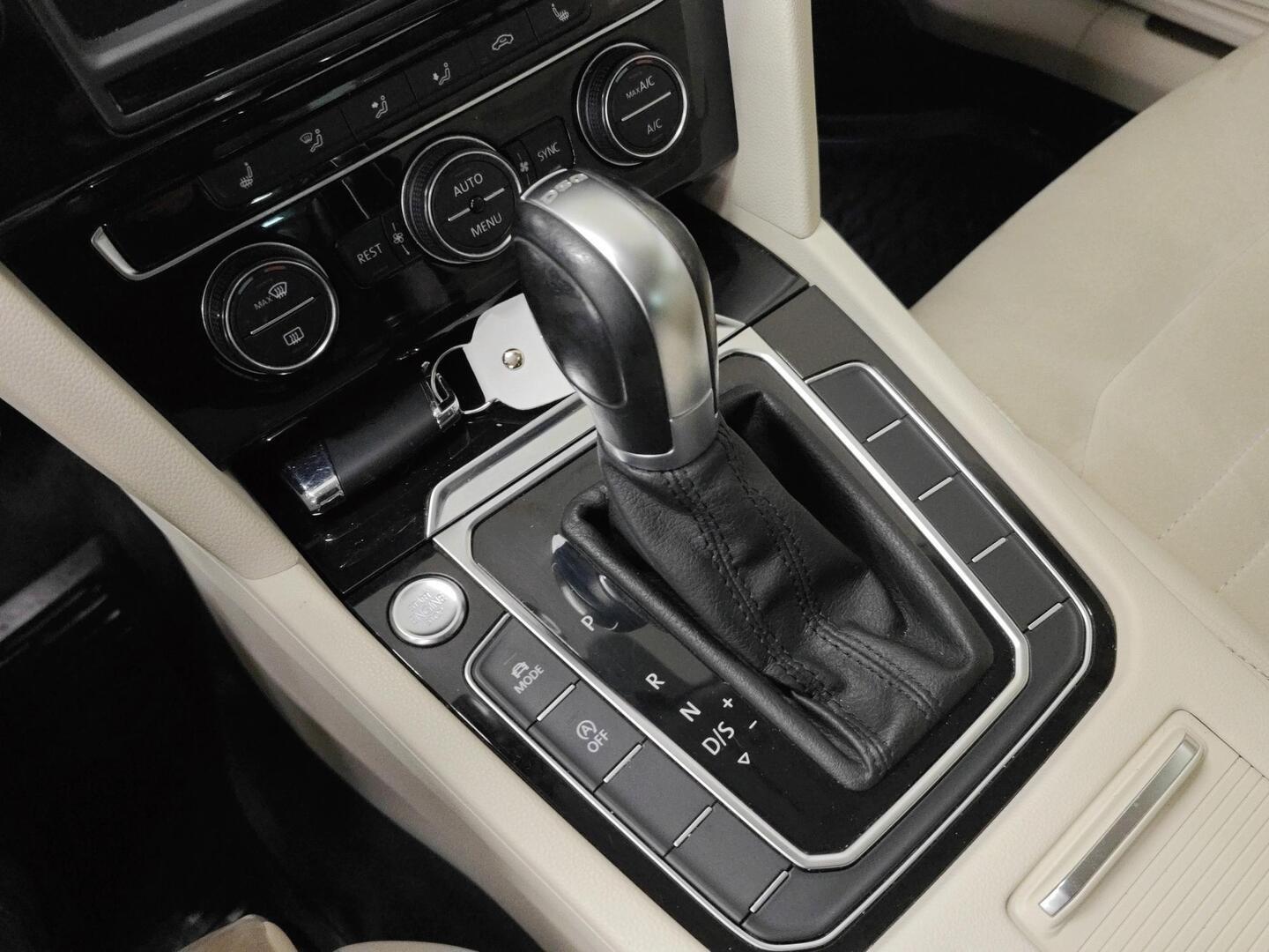 VOLKSWAGEN Passat 2016