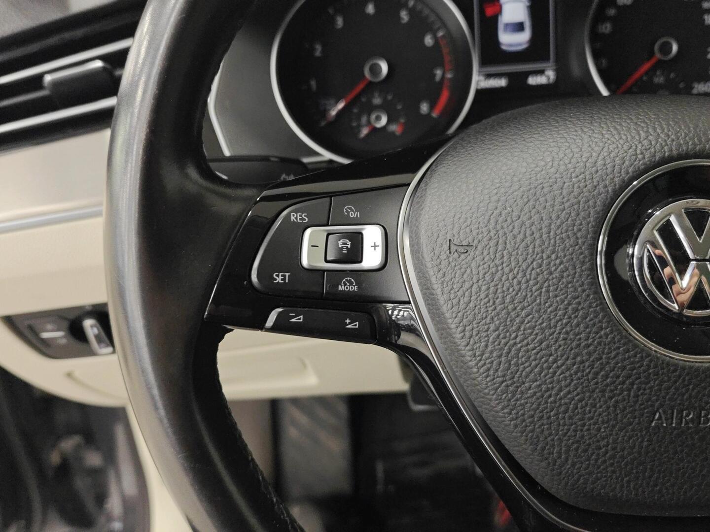 VOLKSWAGEN Passat 2016