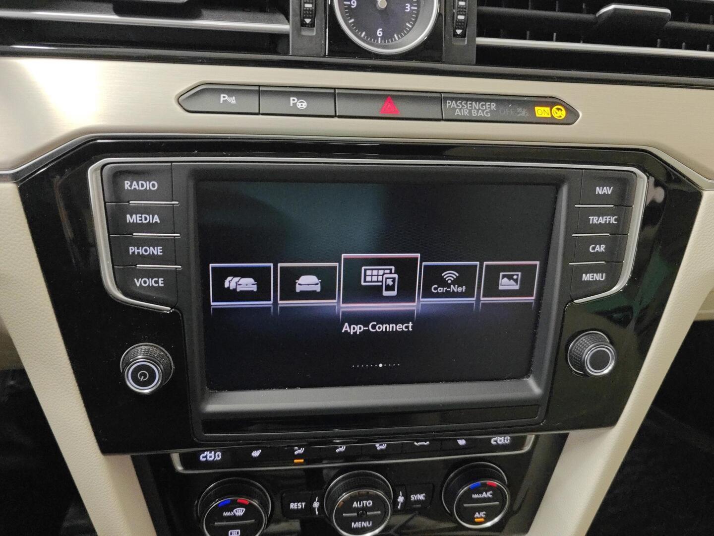 VOLKSWAGEN Passat 2016