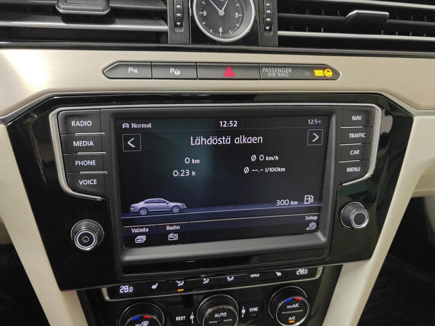 VOLKSWAGEN Passat 2016