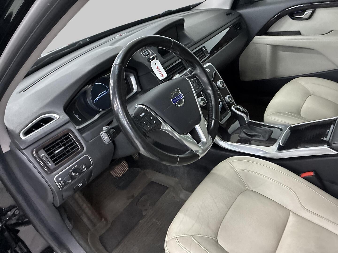 VOLVO V70 2016