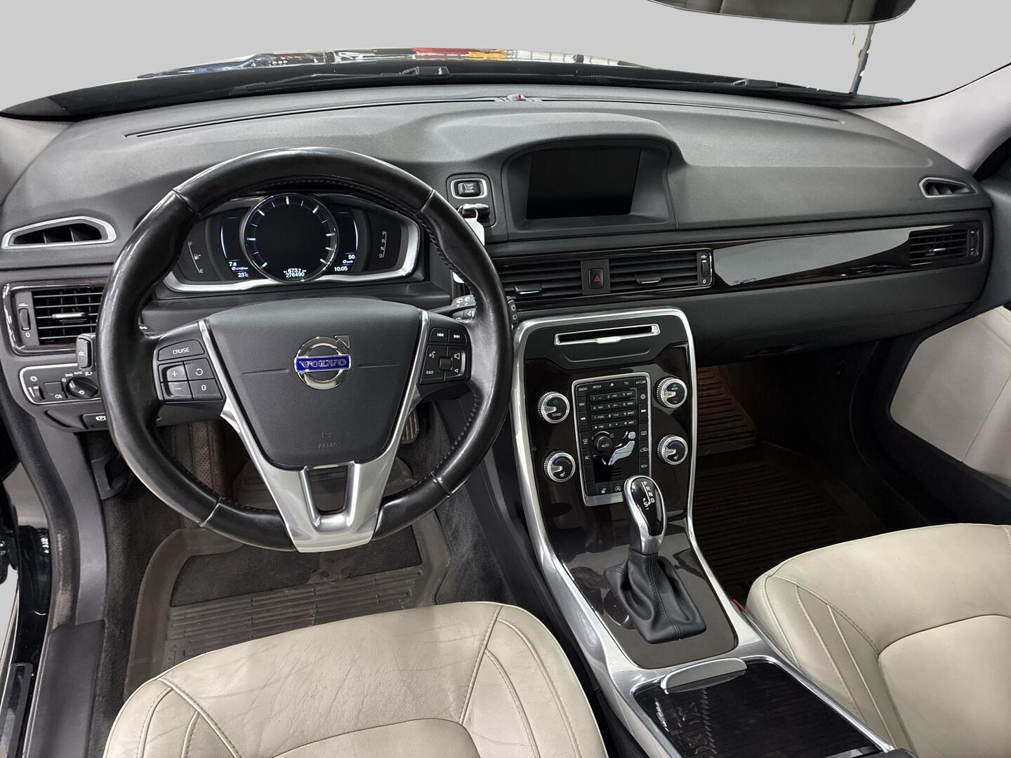 VOLVO V70 2016