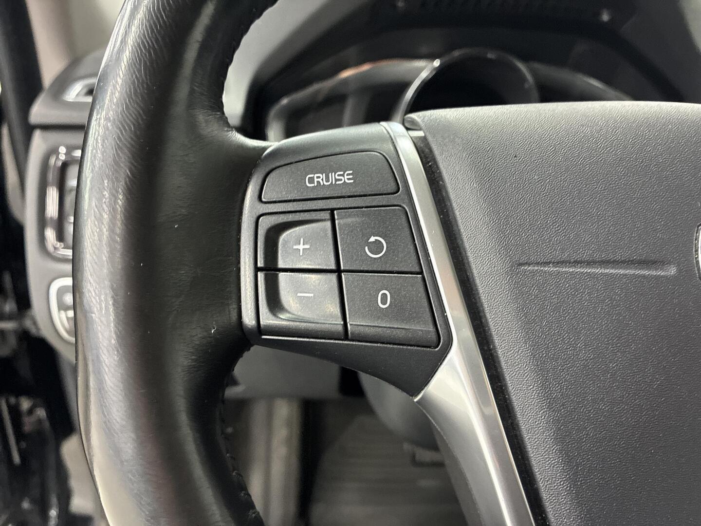 VOLVO V70 2016