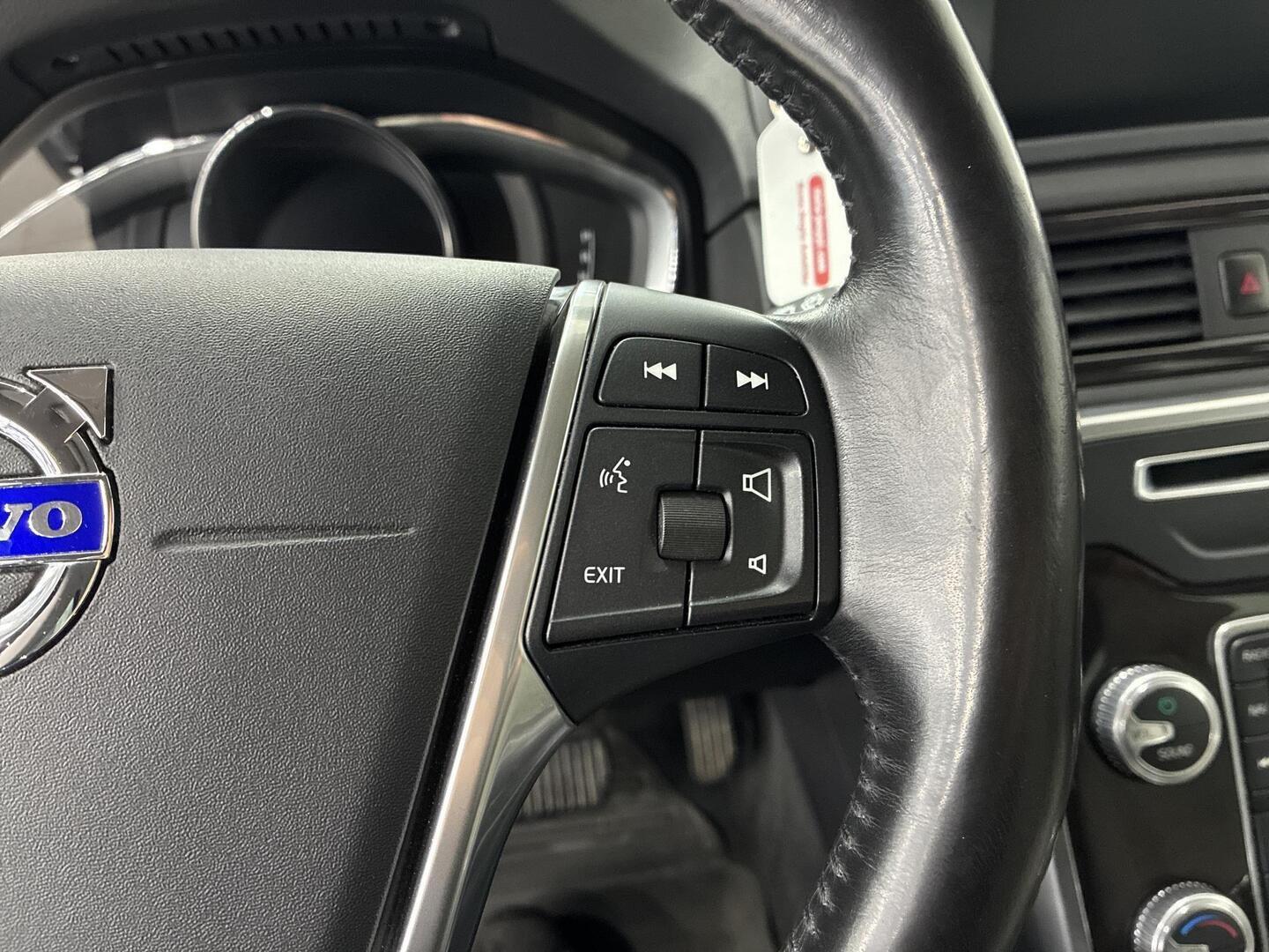 VOLVO V70 2016