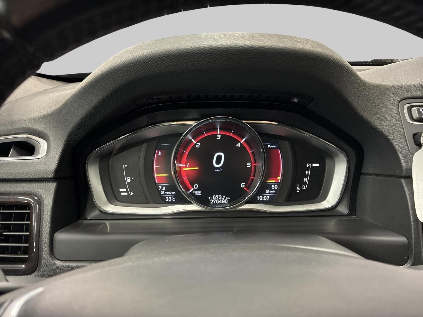 VOLVO V70 2016