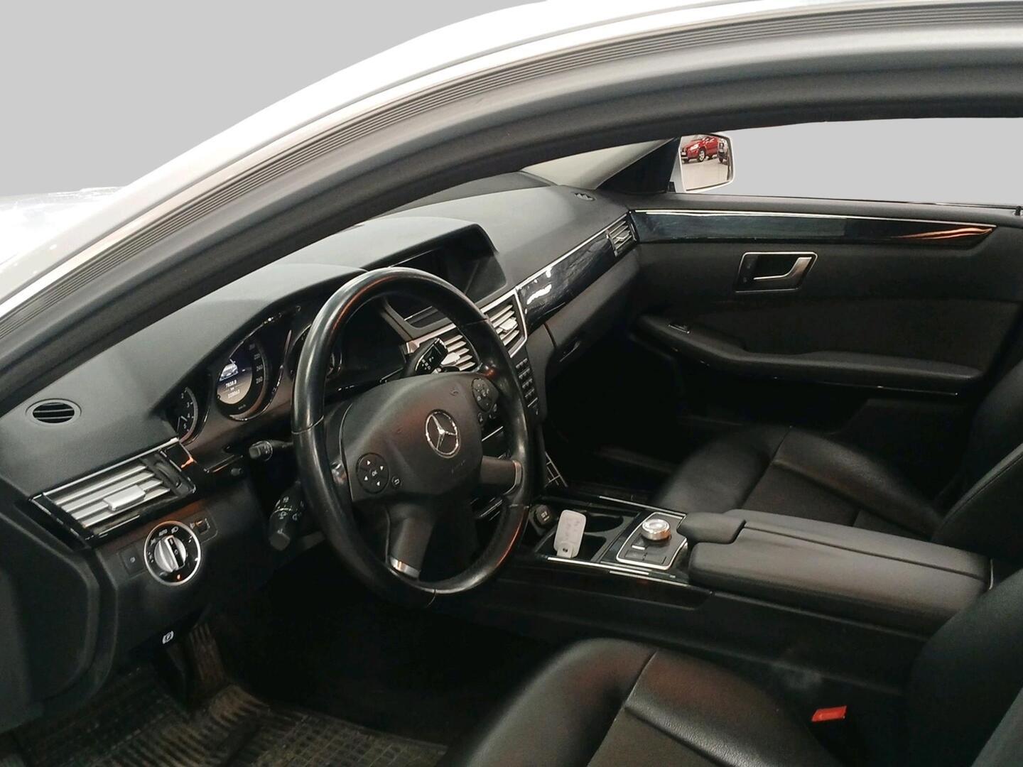 MERCEDES-BENZ E 2011
