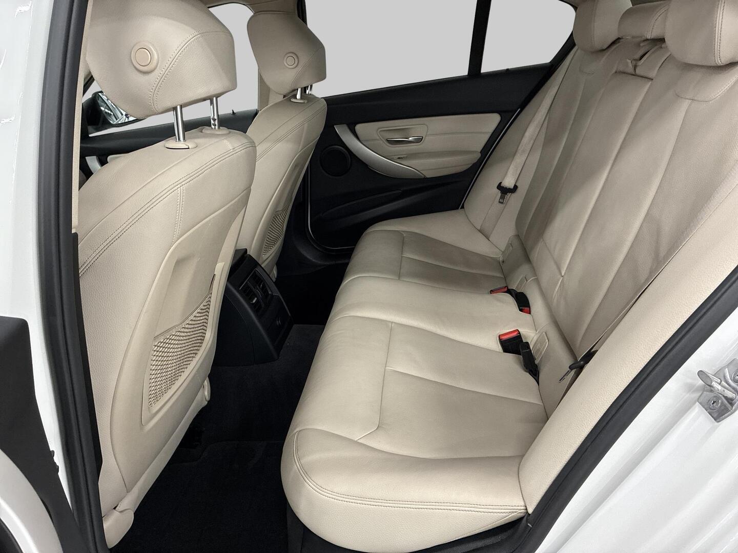 BMW 318 2017
