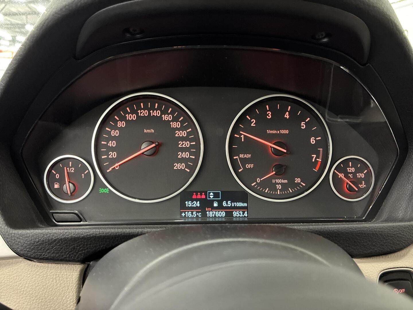 BMW 318 2017