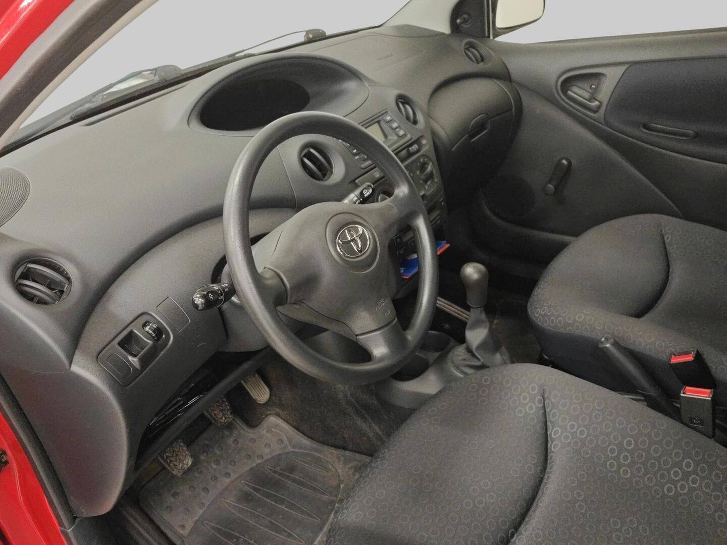 TOYOTA Yaris 2004