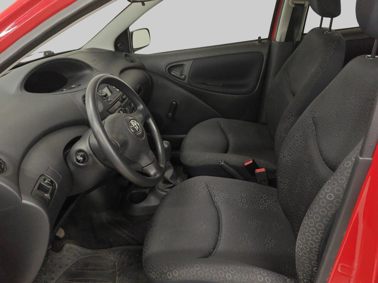 TOYOTA Yaris 2004