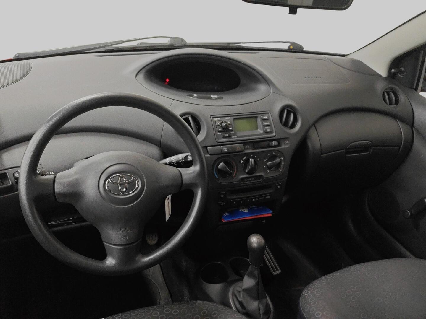 TOYOTA Yaris 2004