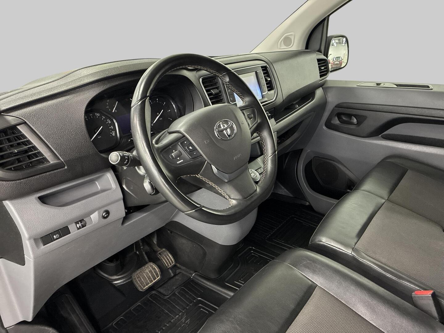 TOYOTA Proace 2021