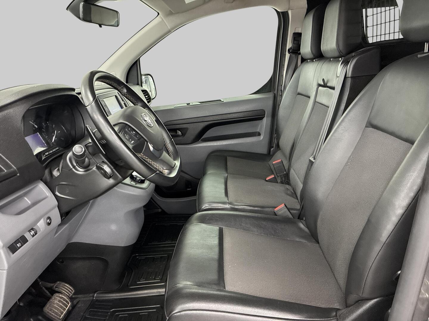 TOYOTA Proace 2021